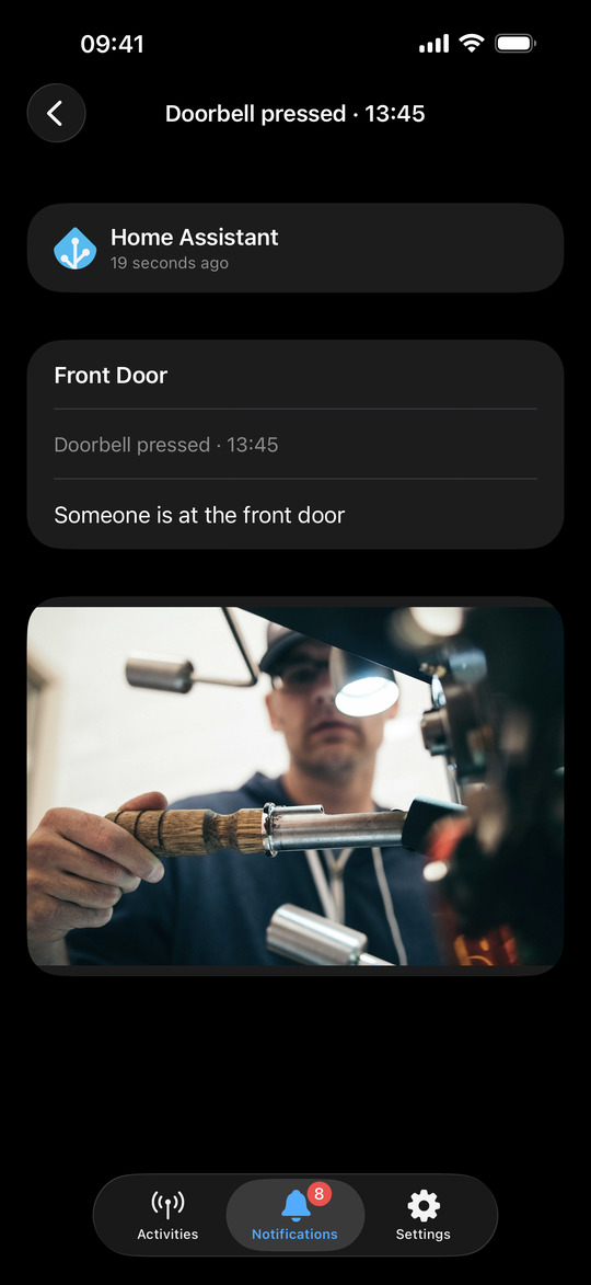 PushWard app detail view of the notification with full-size image attachment